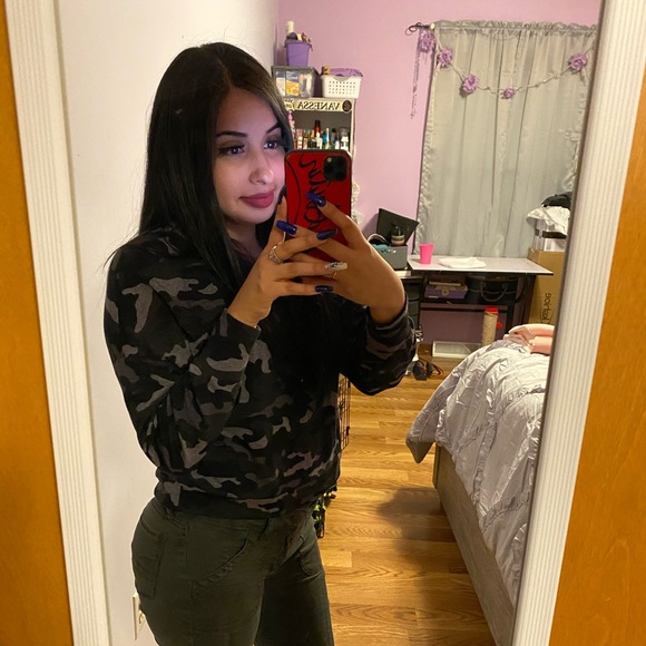 Meet your Posher, Samanntha - Picture 2 of 6